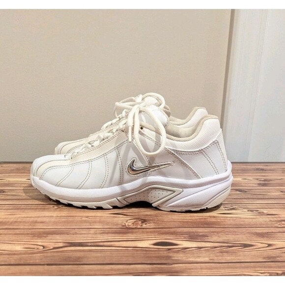 Nike Women's Air VXT 310215-101 Triple White Running Shoes Sneakers Size 8 - Picture 3 of 8